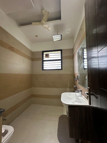 Bathroom in 5 BHK Builder Floor at Crown Plaza Mall, Sector 15a – for Rent