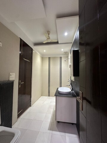 Bathroom in 5 BHK Builder Floor at Crown Plaza Mall, Sector 15a – for Rent