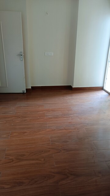 Room in 3 BHK Apartment at Mangalya Novena Green, Tech Zone 4 Greater Noida – for Sale