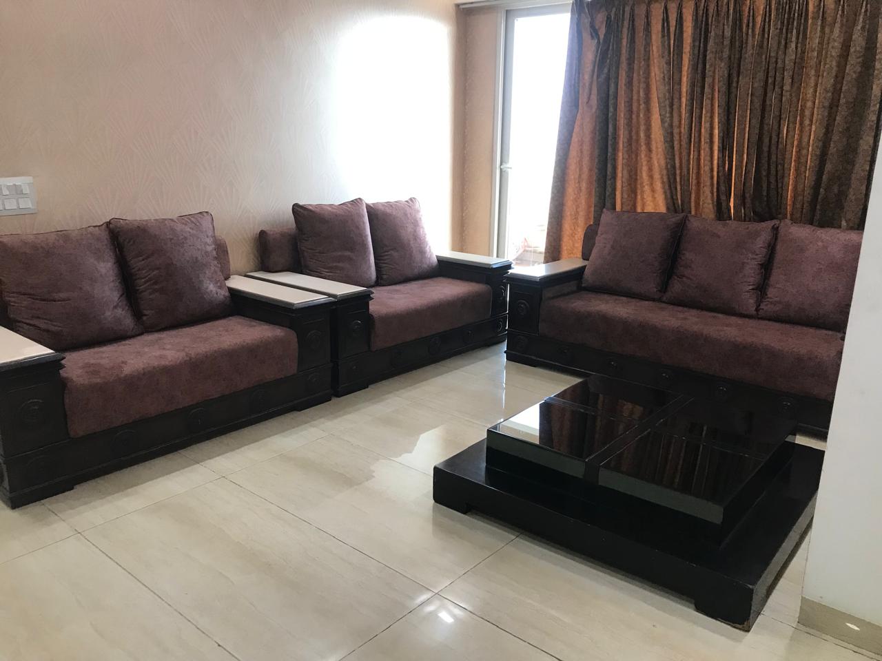 3.5 BHK + Servant Room Apartment For Rent in Gaur Sportswood
