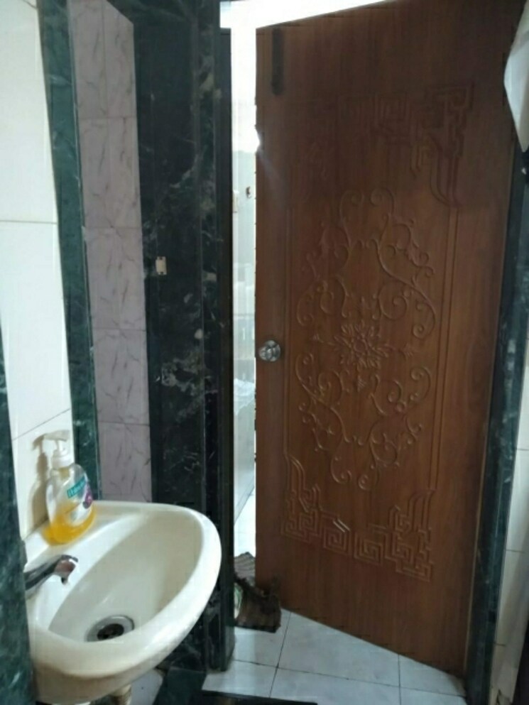 Bathroom, juhu 1 Bedroom 450 Sq.Ft. Apartment In Juhu Mumbai 8898609