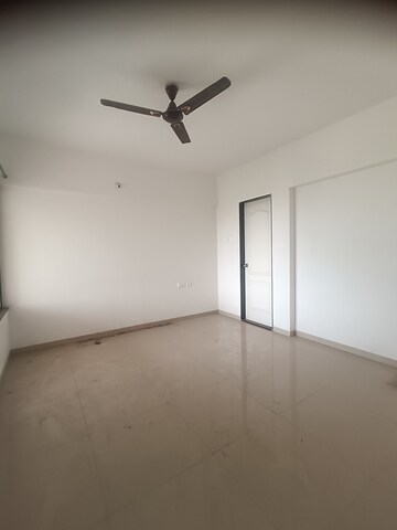 Room in 2 BHK Apartment at ARV Royale, Hadapsar – for Rent