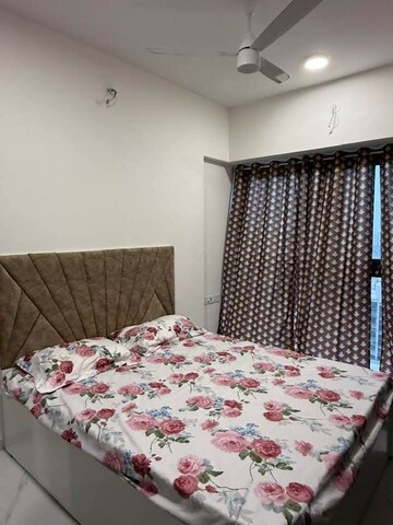 Bedroom in 2 BHK Apartment at Level The Residences, Andheri West – for Rent