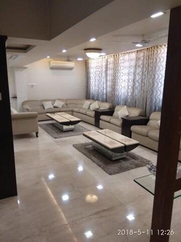 Master Bedroom in 6 BHK Villa at Mittal Ruia Park, Juhu – for Sale