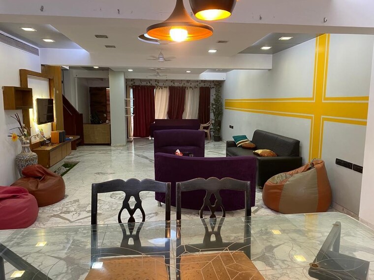 Master Bedroom, emgee-janki-kutir 6 Bedroom 6300 Sq.Ft. Villa In Juhu Mumbai 8898680