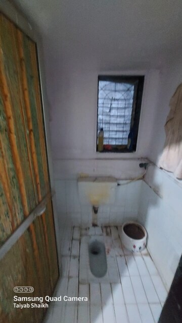Bathroom in 4 BHK Apartment at Juhu – for Rent