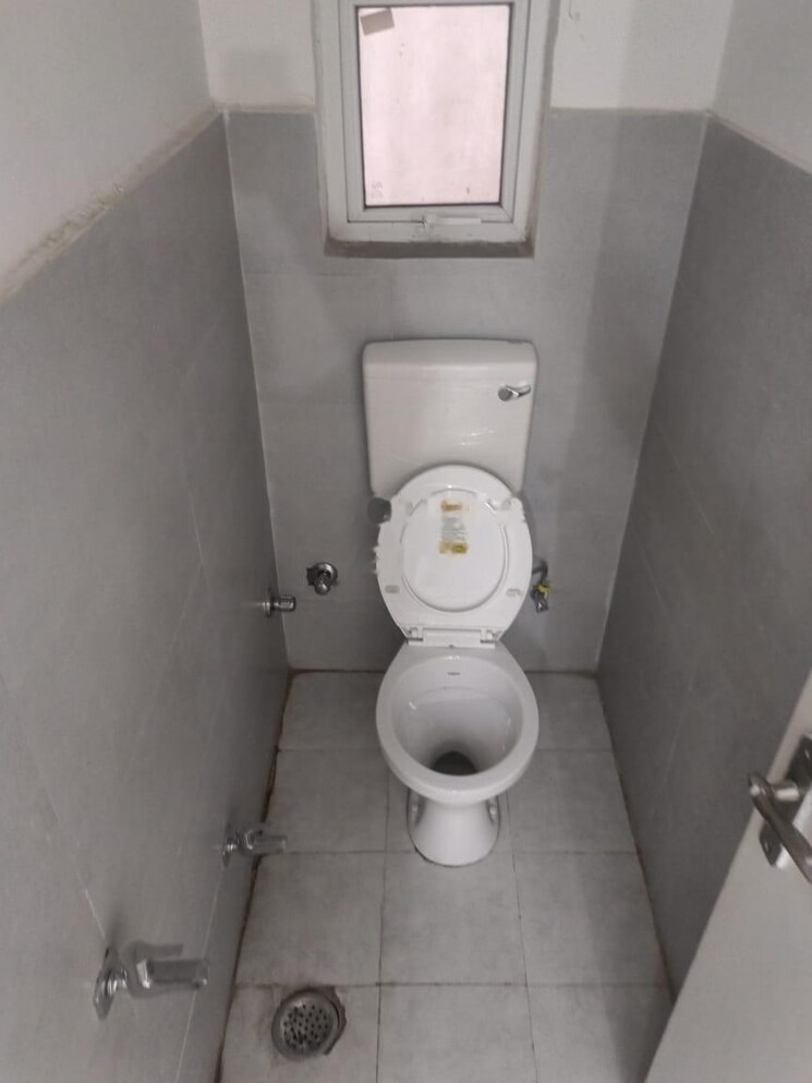 Bathroom, pareena-the-elite-residences 3 Bedroom 1977 Sq.Ft. Apartment In Sector 99 Gurgaon 8898661