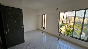 Room in 4 BHK Apartment at Shubham Trident, Chembur – for Sale