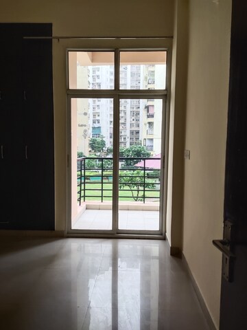 Room in 3 BHK Apartment at Assotech Windsor Court, Sector 78 – for Rent