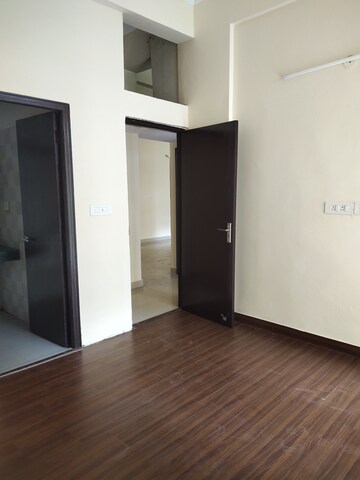 Furnished Amenities in 3 BHK Apartment at Assotech Windsor Court, Sector 78 – for Rent