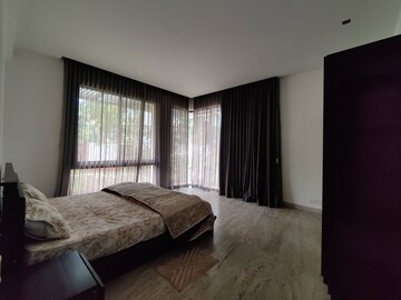 Room in 4 BHK Villa at Prestige Golfshire, Nandi Hills – for Rent