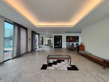 Parking in 4 BHK Villa at Prestige Golfshire, Nandi Hills – for Rent