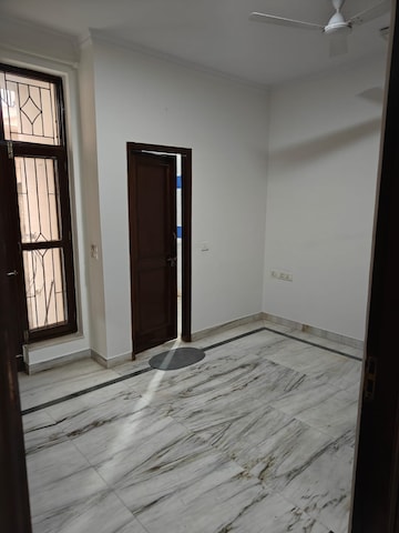 Room in 4 BHK Apartment at Ansal Sushant Estate, Sector 52 – for Sale