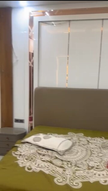 Master Bedroom in 4 BHK Apartment at Uchdpl Veridia Oakwood Enclave, Wave City – for Rent