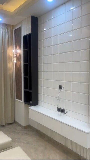  4 BHK Apartment at Uchdpl Veridia Oakwood Enclave, Wave City – for Rent