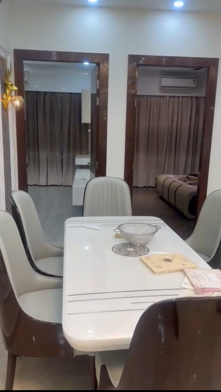 Living Room, uchdpl-veridia-oakwood-enclave 4 Bedroom 2385 Sq.Ft. Apartment In Wave City Ghaziabad 8898881