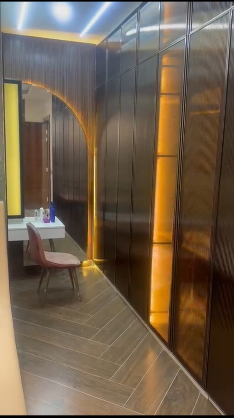 Living Room, uchdpl-veridia-oakwood-enclave 4 Bedroom 2385 Sq.Ft. Apartment In Wave City Ghaziabad 8898881