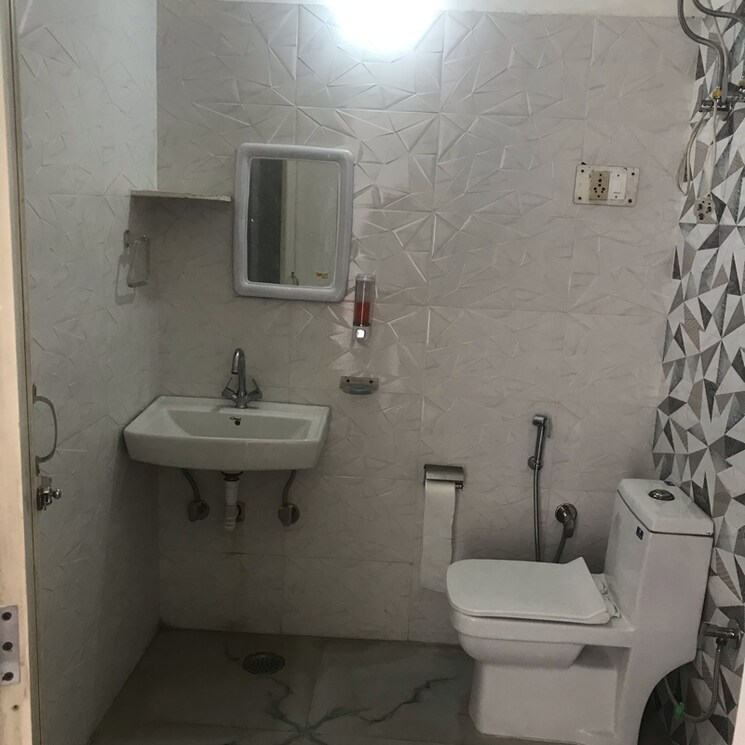 Bathroom, lajpat nagar i 1 RK 350 Sq.Ft. Builder Floor In Lajpat Nagar I Delhi 8898896