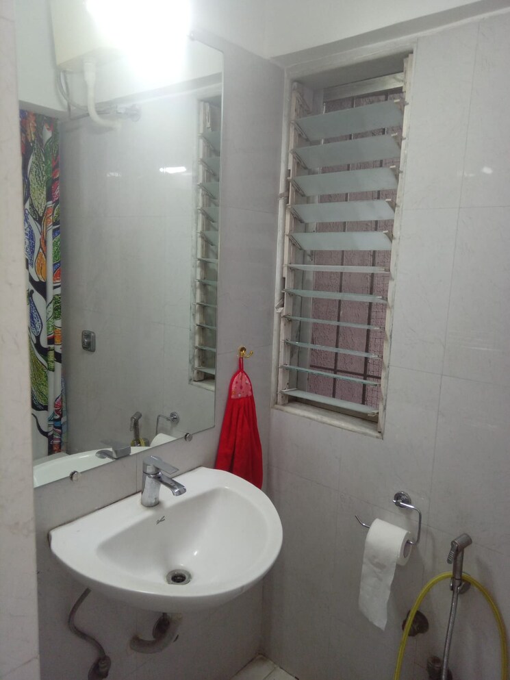 Bathroom, hiranandani-garden-eden-2 1 Bedroom 550 Sq.Ft. Apartment In Powai Mumbai 8898852