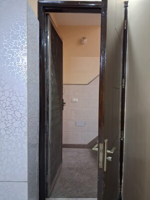 Building Lobby in 3 BHK Builder Floor at Ardee City, Sector 52 – for Sale