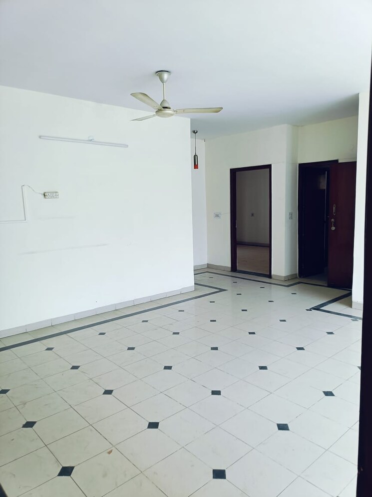 Room, ardee-city 3.5 Bedroom 1580 Sq.Ft. Builder Floor In Sector 52 Gurgaon 8898887