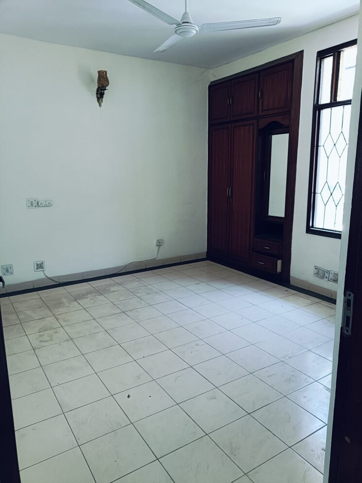 Room, ardee-city 3.5 Bedroom 1580 Sq.Ft. Builder Floor In Sector 52 Gurgaon 8898887