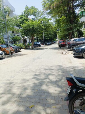 Parking in 3.5 BHK Builder Floor at Ardee City, Sector 52 – for Sale