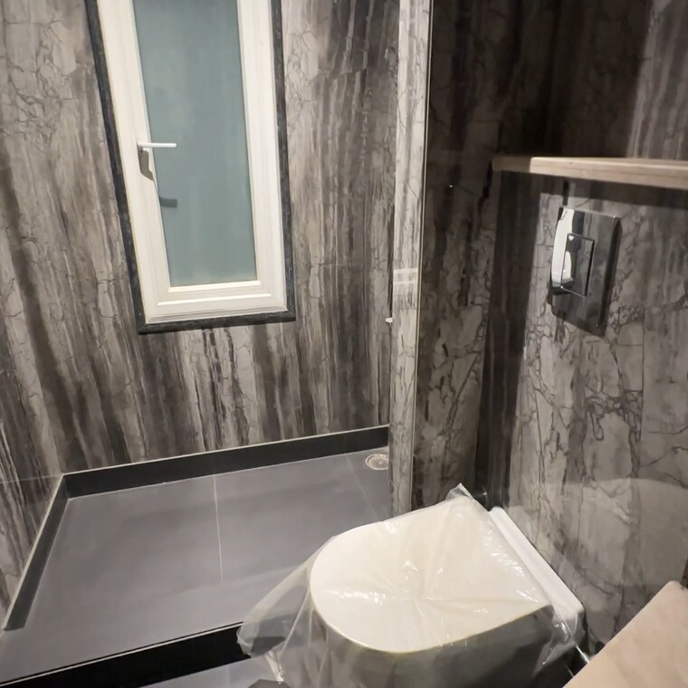 Bathroom, new rajinder nagar 3.5 Bedroom 200 Sq.Yd. Builder Floor In New Rajinder Nagar Delhi 8898958