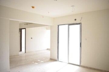 Room in 3.5 BHK Apartment at Goel Ganga Utopia, Bavdhan – for Sale