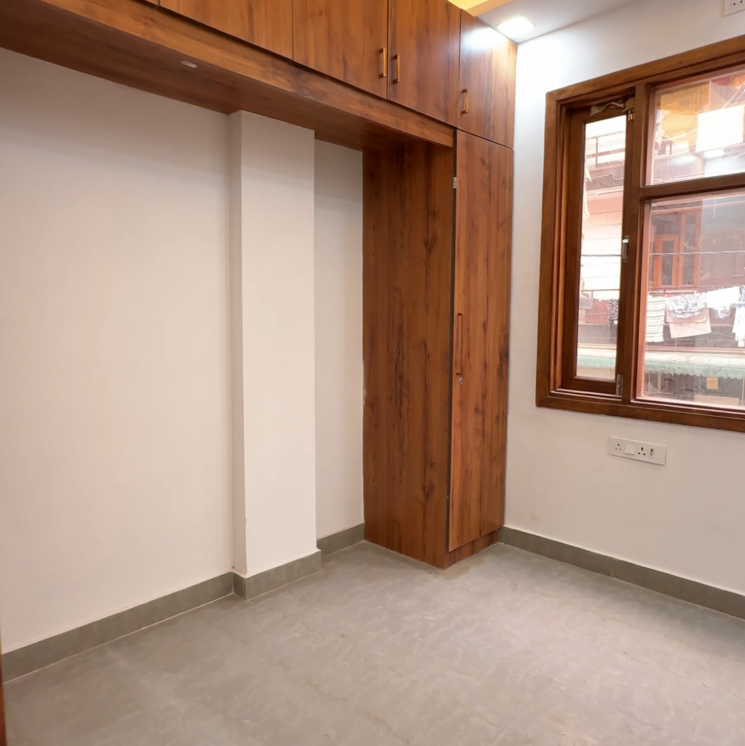 Room, new rajinder nagar 3.5 Bedroom 200 Sq.Yd. Builder Floor In New Rajinder Nagar Delhi 8898991