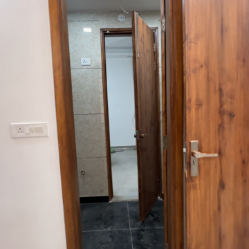 Building Lobby in 3.5 BHK Builder Floor at New Rajinder Nagar – for Sale