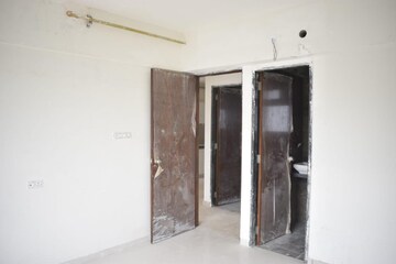 Room in 3.5 BHK Apartment at Goel Ganga Utopia, Bavdhan – for Sale
