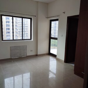 Room in 3 BHK Apartment at Ardee City Palm Grove Heights, Sector 52 – for Sale