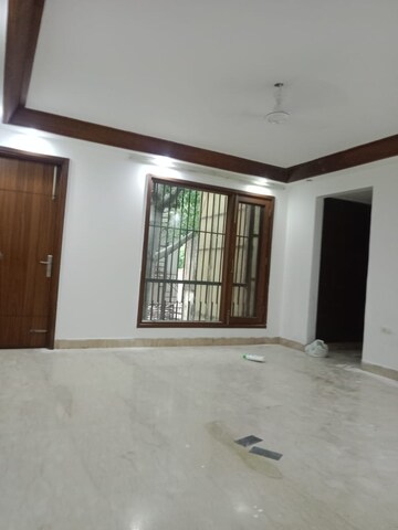 Room in 4 BHK Builder Floor at Maharani Bagh – for Rent