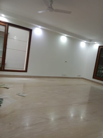 Room in 4 BHK Builder Floor at Maharani Bagh – for Rent