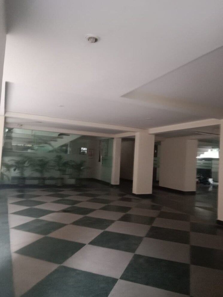  Parking, maharani bagh 4 Bedroom 800 Sq.Yd. Builder Floor In Maharani Bagh Delhi 8899053