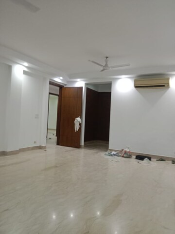 Room in 4 BHK Builder Floor at Maharani Bagh – for Rent