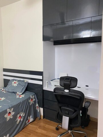 Master Bedroom in 3 BHK Apartment at Indiabulls Centrum Park, Sector 103 – for Rent