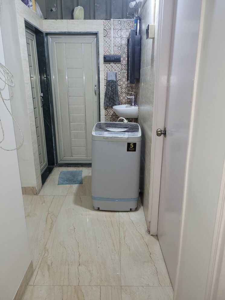 Bathroom, shrirang-chs 2 Bedroom 900 Sq.Ft. Apartment In Shrirang Society Thane 8899106