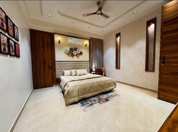 Bedroom in 3 BHK Builder Floor at Sector 28 – for Rent