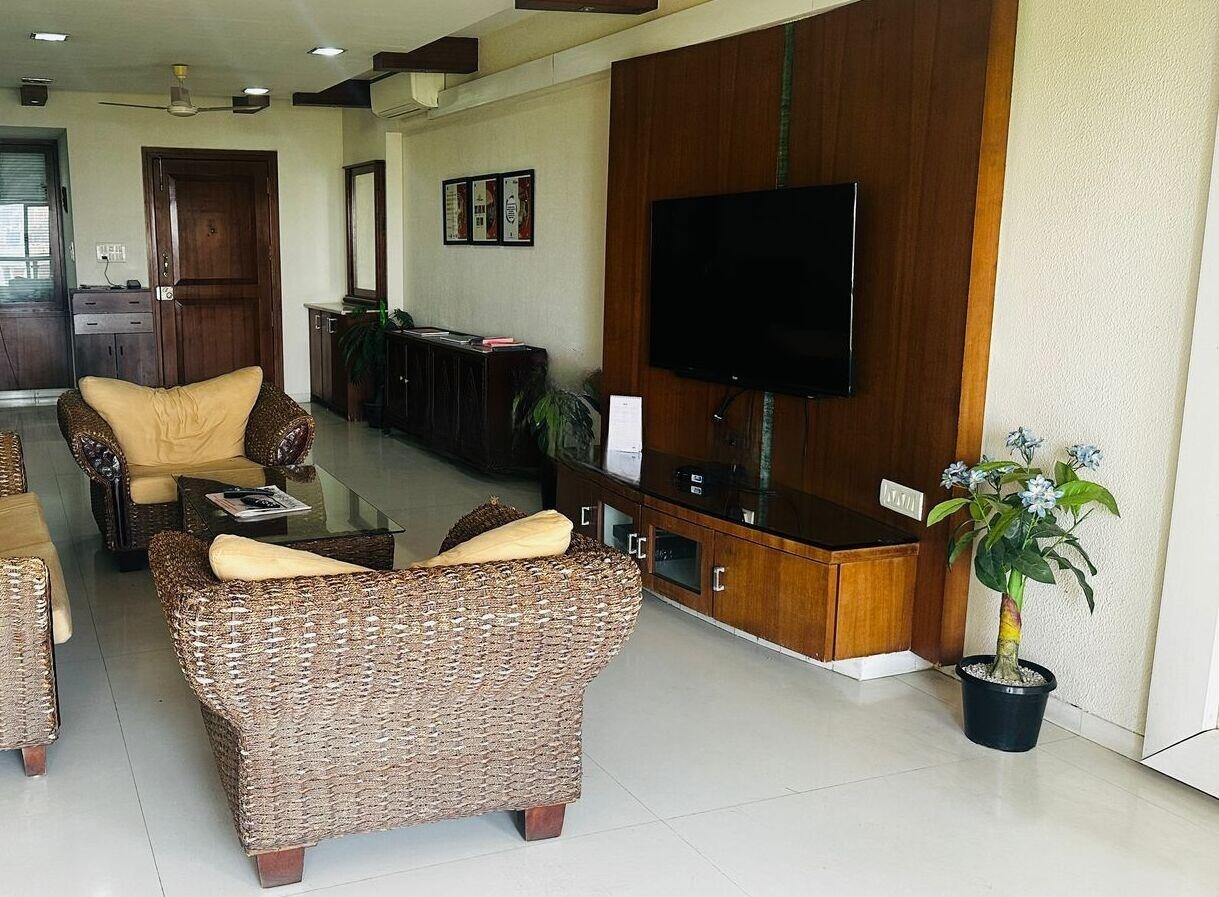 3 BHK + Servant Room Apartment For Rent in Sterling Seaface