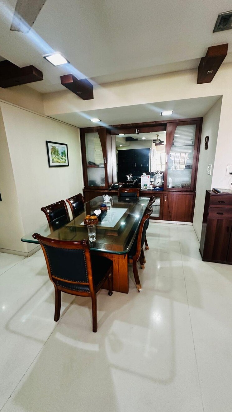 Team Area, sterling-seaface 3 Bedroom 1800 Sq.Ft. Apartment In Worli Mumbai 8899088