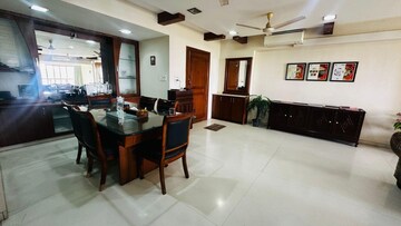 Team Area in 3 BHK Apartment at Sterling Seaface, Worli – for Rent