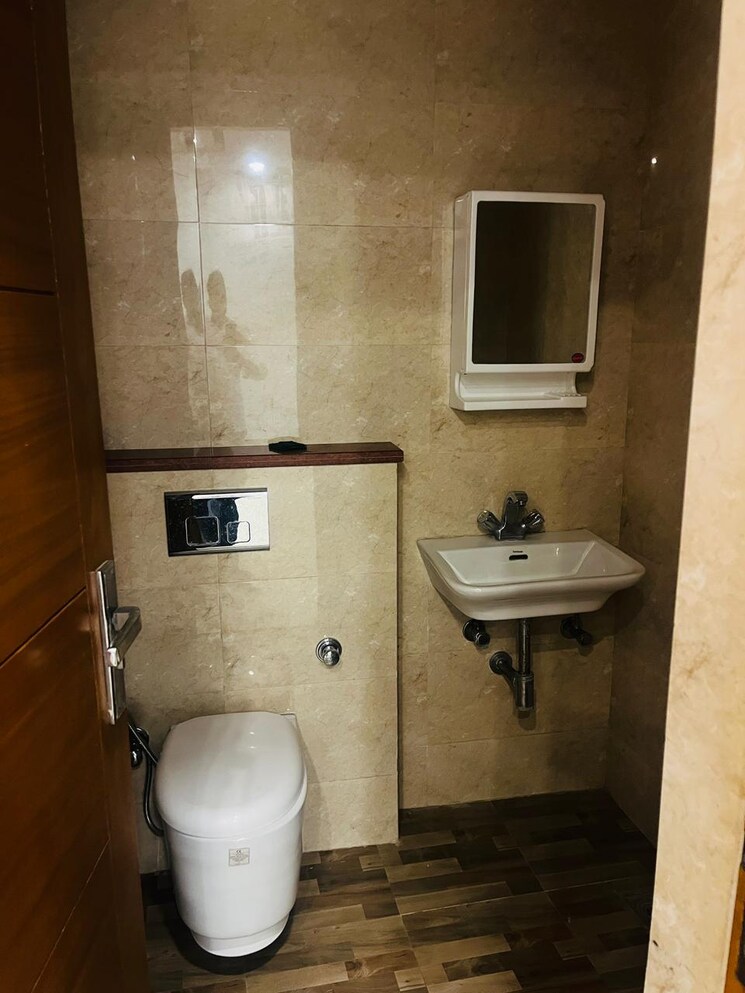 Bathroom, palam vihar 4 Bedroom 3000 Sq.Ft. Builder Floor In Palam Vihar Gurgaon 8899117