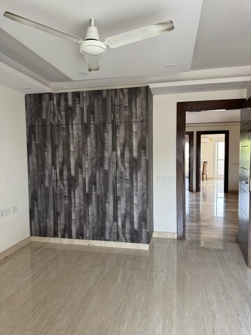 Room in 4 BHK Builder Floor at Palam Vihar – for Rent