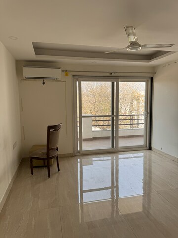 Room in 4 BHK Builder Floor at Palam Vihar – for Rent