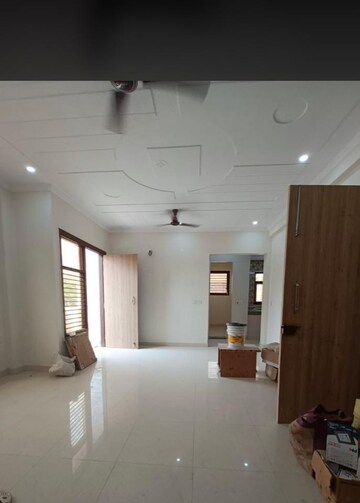 Building Lobby in 3 BHK Apartment at Shree Vardhman Victoria, Sector 70 – for Rent