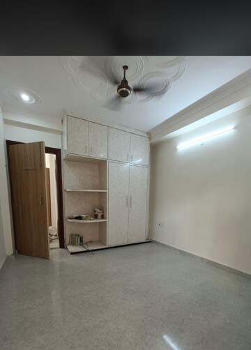 Room in 3 BHK Apartment at Shree Vardhman Victoria, Sector 70 – for Rent