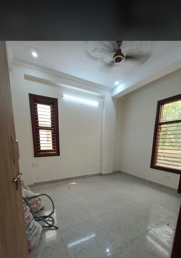 Room in 3 BHK Apartment at Shree Vardhman Victoria, Sector 70 – for Rent