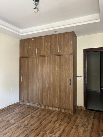Room in 2 BHK Apartment at Pareena Micasa, Sector 68 – for Rent